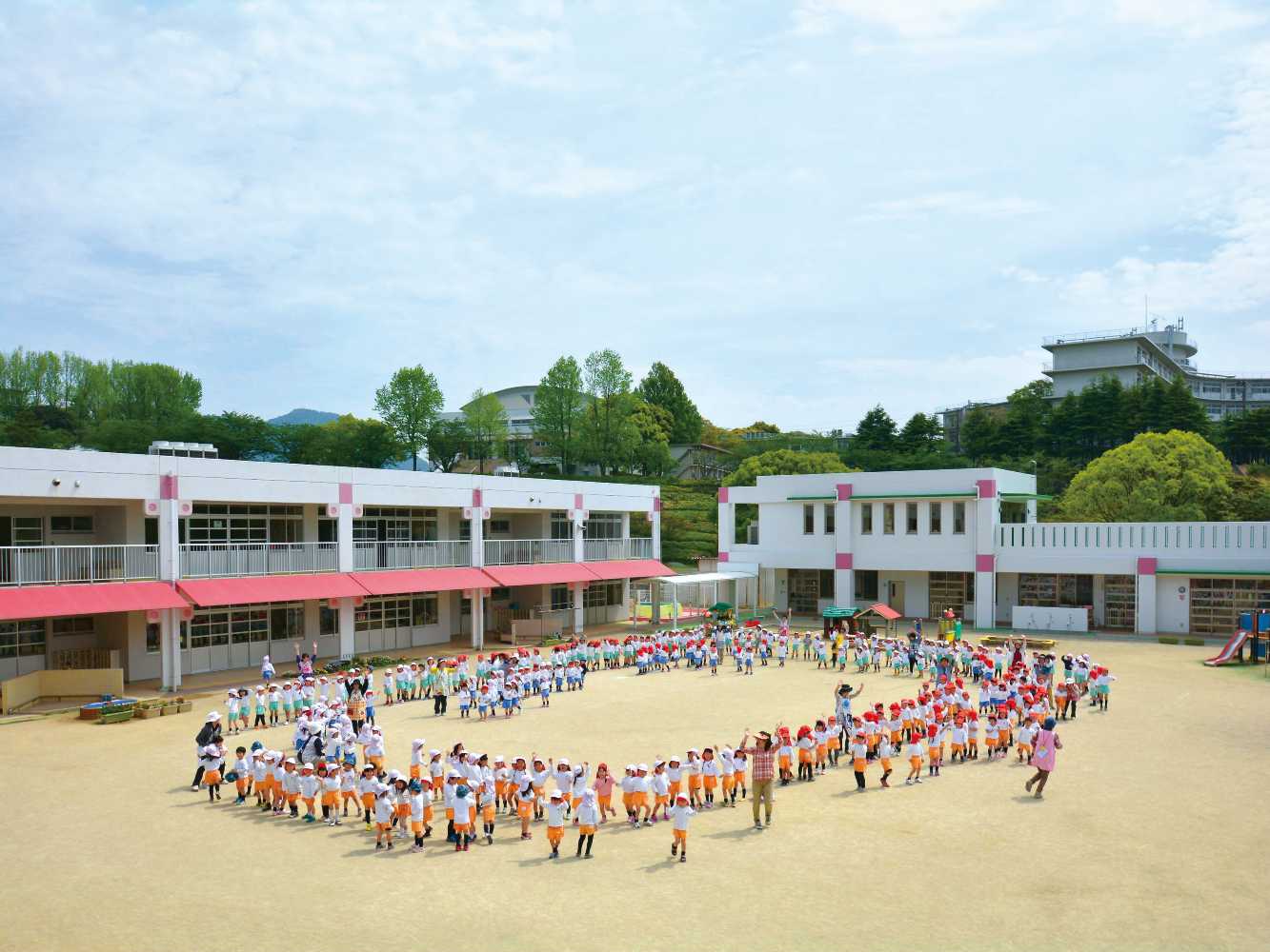 建物園庭外観